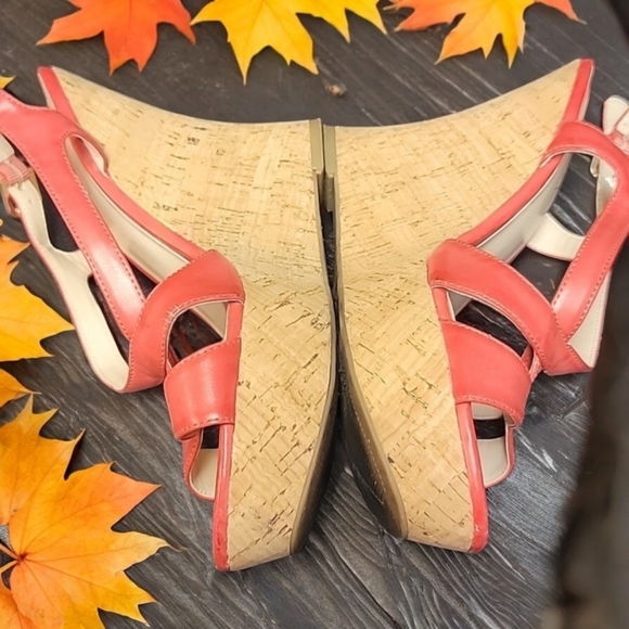 Guess scrappy pattend Leather corked heals woman's size 8.5 - Picture 6 of 6